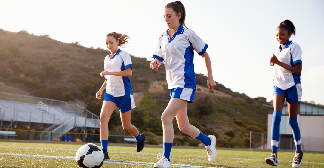 皇马本泽马关键进球助力胜利