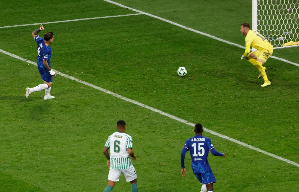 执教生涯意甲拿到1000分，斯帕莱蒂成历史第五人